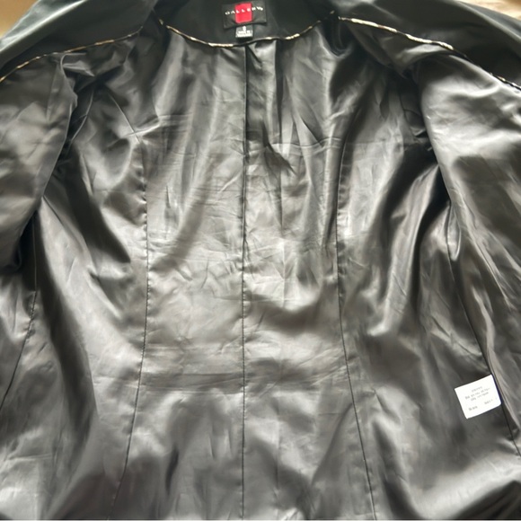 Gallery Black Short Belted Trench Coat Button Details - Picture 11 of 16